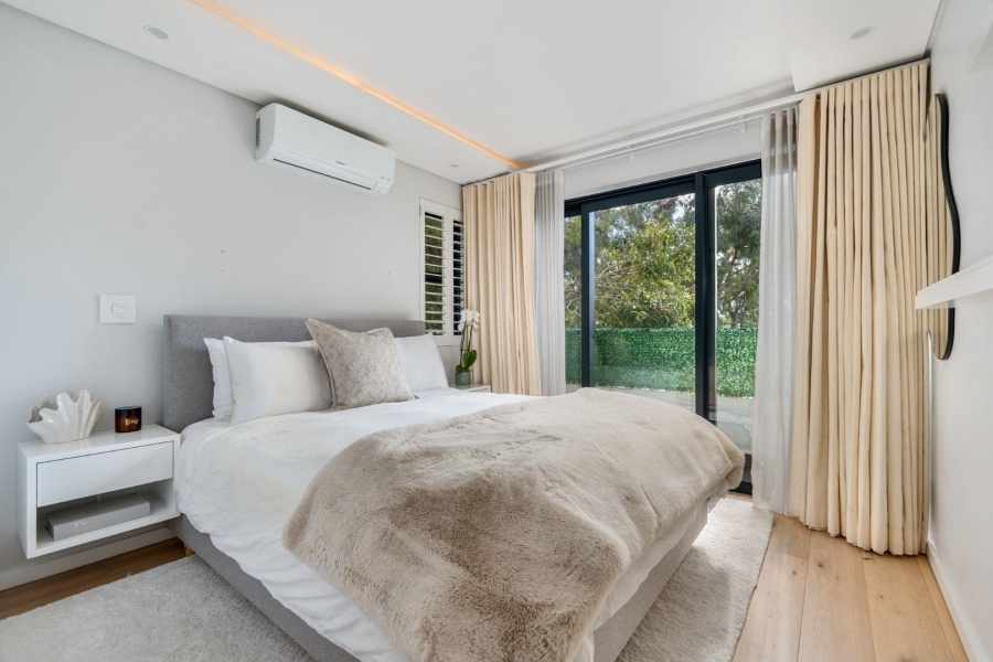 2 Bedroom Property for Sale in Sea Point Western Cape